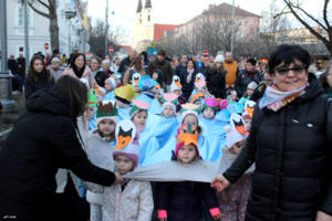 Több száz jelmezes felvonuló űzte el a telet Zalaegerszegen