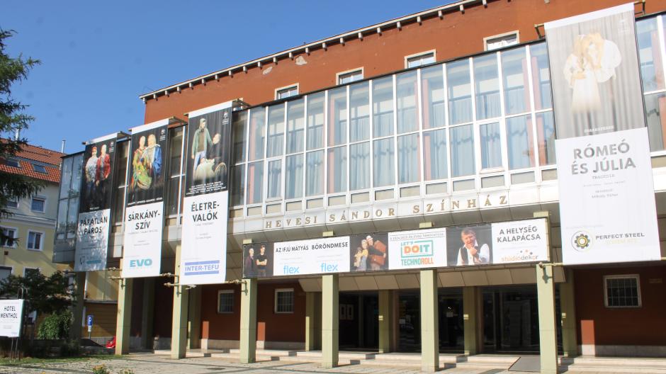 Jtkonykodott a sznhz trsulata