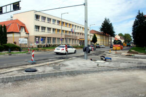 Július 13-14-én gépkocsival nem lehet közlekedni a Kosztolányi utcában