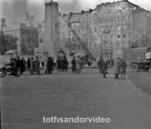 Budapesti '56-os esemnyeket brzol kpek a zalaegerszegi bolhapiacrl
