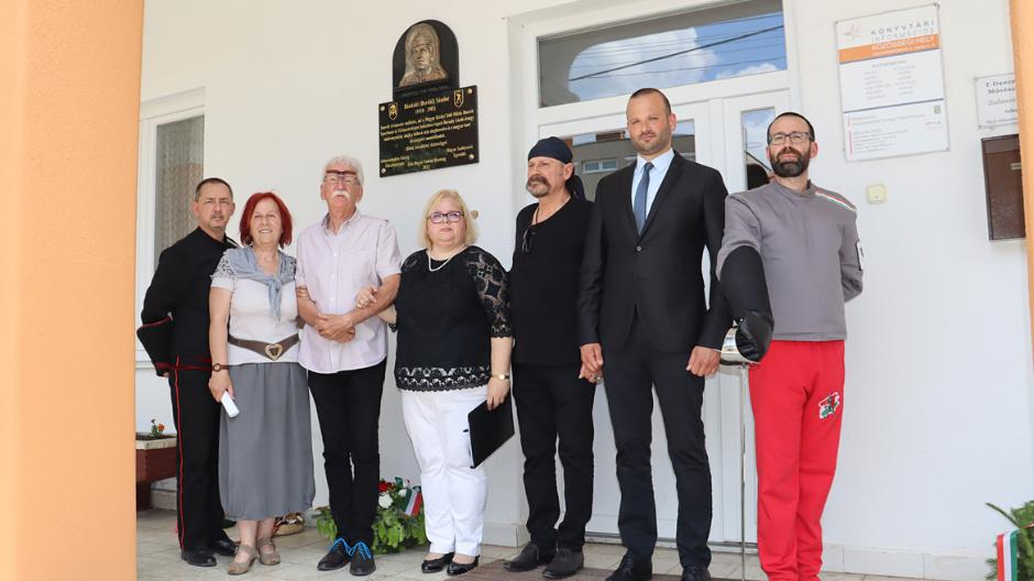 Dombormvel tisztelegtek emlke eltt