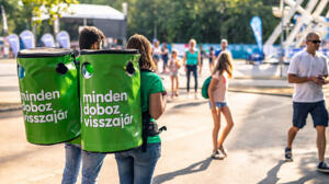 Hova dobjuk az aludobozokat a strandszezonban? Hova dobjuk az aludobozokat a strandszezonban?